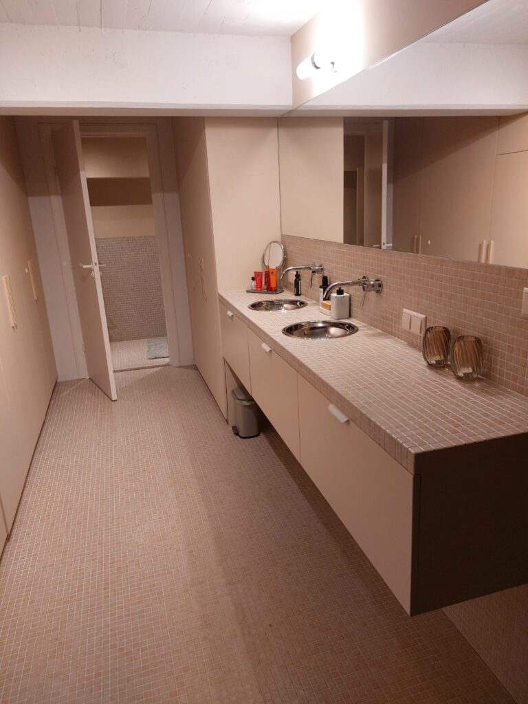 Clean kitchen after organising
